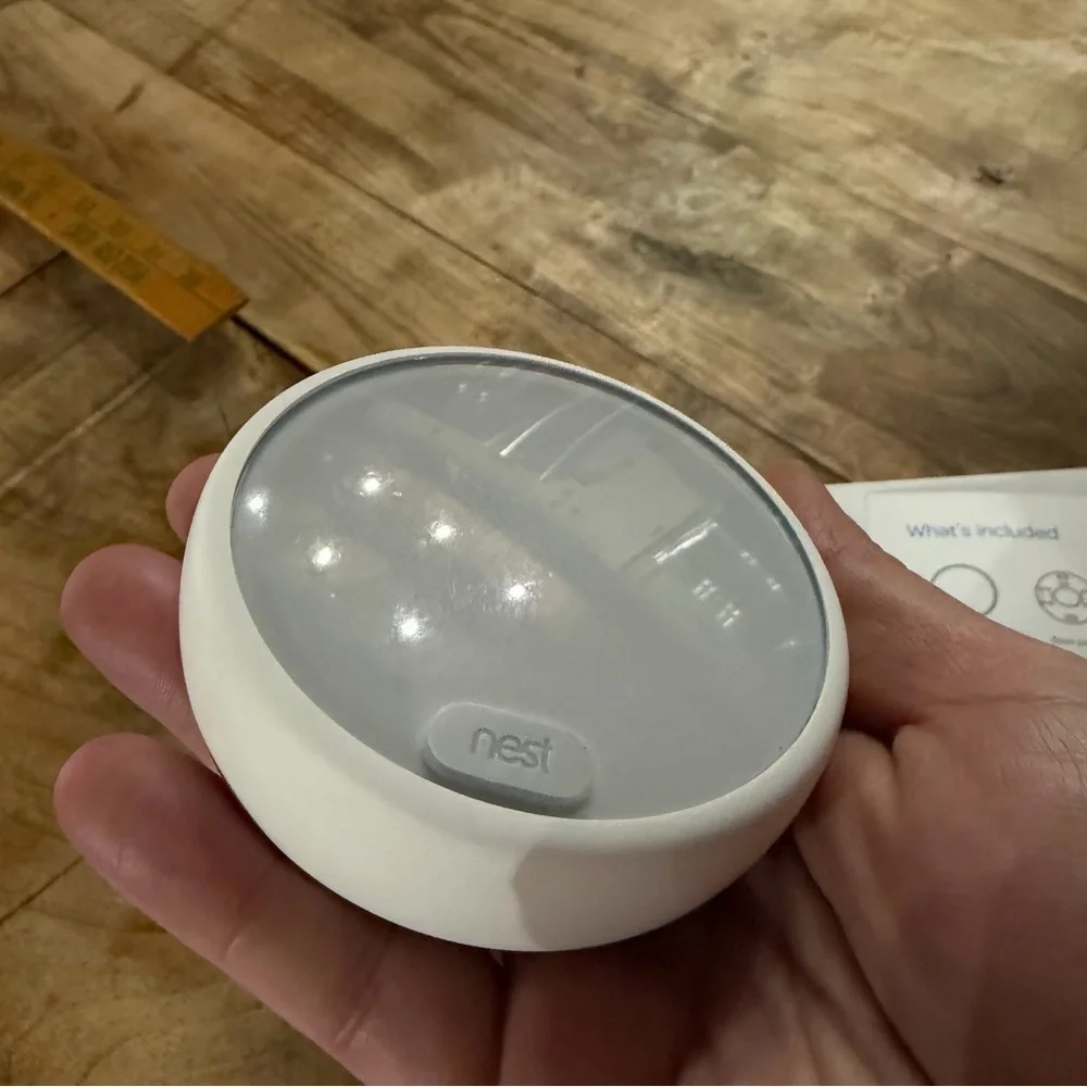 Google Nest Thermostat. Like new. Missing screws and wall plate. Cheap price!!